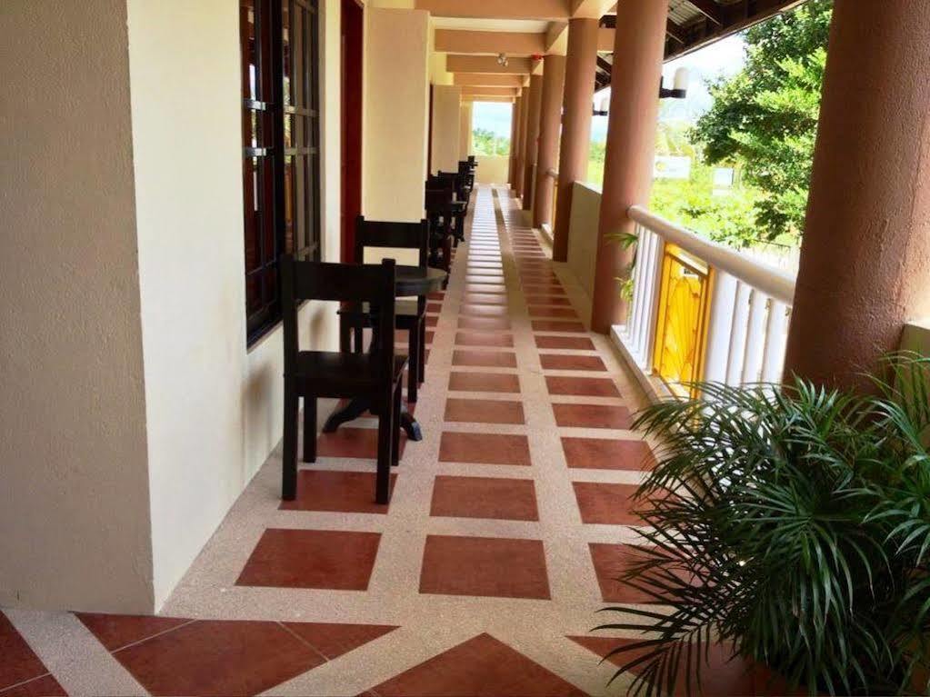 ปังเลา ไอส์แลนด์ ฟรานเซน เรสซิเดนซ์ Hotel Taporok ภายนอก รูปภาพ